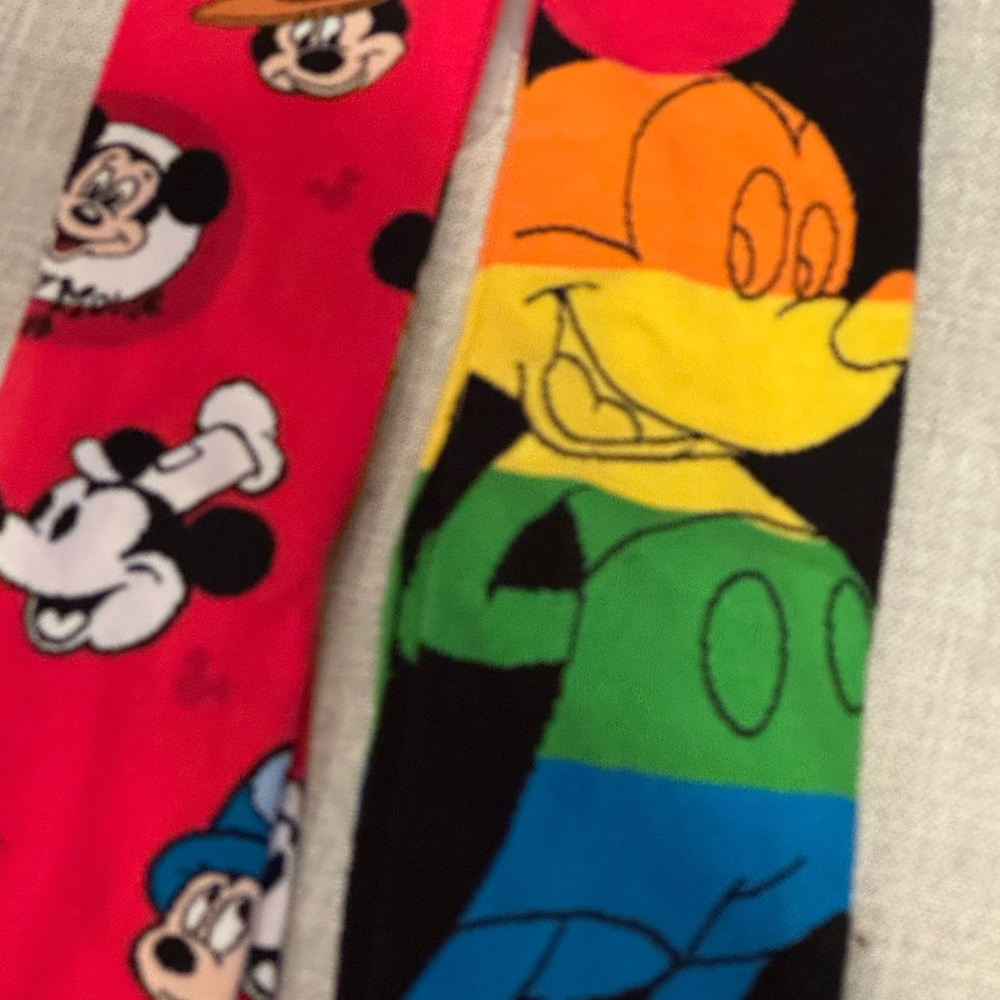 LOT 2 Pairs NWT Mickey Mouse socks Disney Resorts size Men’s 10-13